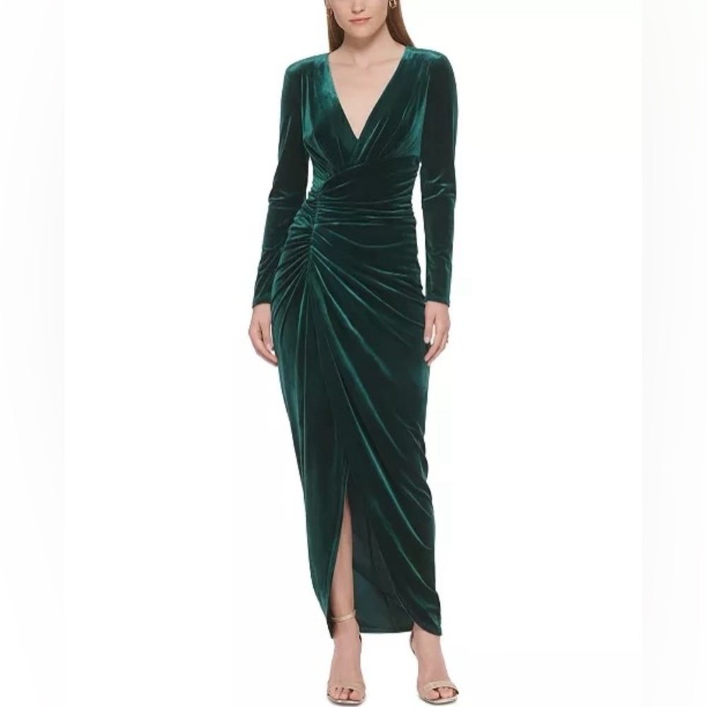 VINCE CAMUTO 
Petite Side-Ruch Long-Sleeve Velvet Dress